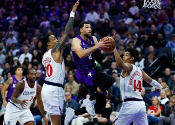 À Sacramento, une saison d’attente avant le grand ménage ?