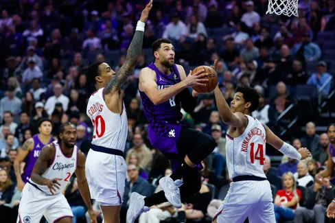 À Sacramento, une saison d’attente avant le grand ménage ?