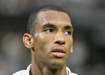 ATP > L'énorme annonce d'Auger-Aliassime, trois jours après sa défaite contre Djokovic : "Après 10 ans, il a été récemment décidé que Wimbledon serait mon dernier tournoi avec Frédéric Fontang à mes côtés en tant qu’entraîneur"