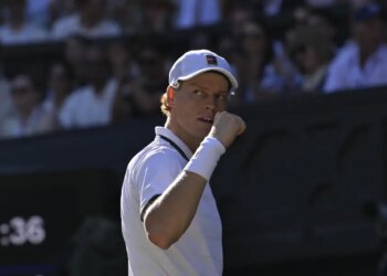 ATP > Simone Vagnozzi, entraîneur de Sinner : "Pourquoi Jannik déteste abandonner un match ? Parce qu'il se répète sans cesse : 'Je fais énormément de sacrifices, je renonce à une partie de ma jeunesse pour ce sport, alors je ne peux pas abandonner'."