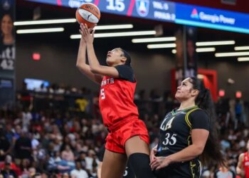 Angel Reese martyrise les Sparks pour son retour