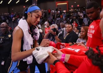 Angel Reese salue la sanction de la WNBA contre Sandy Brondello