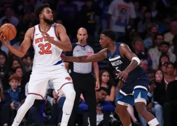 Anthony Edwards, conseiller spécial de Karl-Anthony Towns pendant les Finals