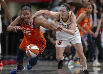 Caitlin Clark condamne le harcèlement subi par Alyssa Thomas