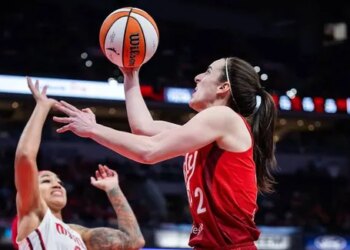 Caitlin Clark et Kayla McBride, joueuses de la semaine en WNBA