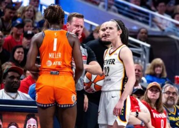 Caitlin Clark n’est plus qu’à une faute technique de la suspension