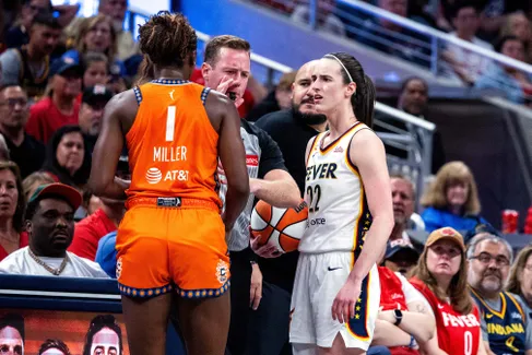 Caitlin Clark n’est plus qu’à une faute technique de la suspension