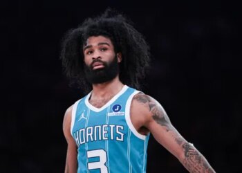 Charles Lee prévient Coby White de ne pas faire du LaMelo Ball