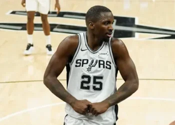 David Jones Garcia poursuit l’aventure avec les Spurs