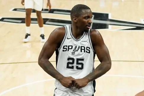 David Jones Garcia poursuit l’aventure avec les Spurs