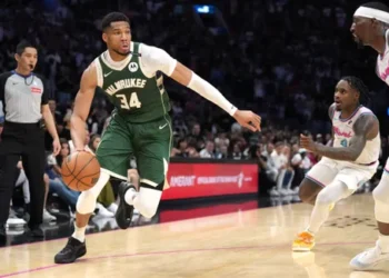 Davion Mitchell prépare déjà son association avec Giannis Antetokounmpo en Grèce