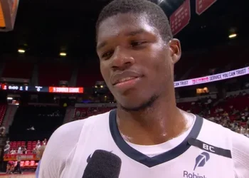 Giannis Antetokounmpo explique pourquoi il a laissé le numéro 34 à Milwaukee