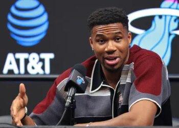 Giannis Antetokounmpo raconte en images sa première journée avec le Heat