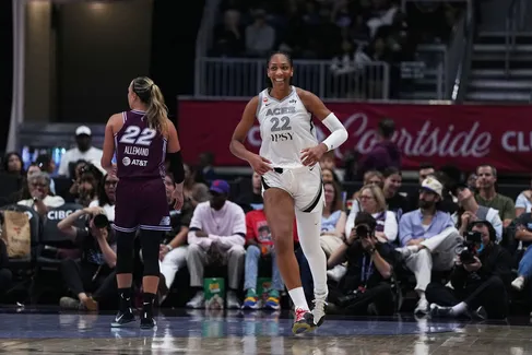 Jackie Young et A’ja Wilson écrasent un Tempo diminué
