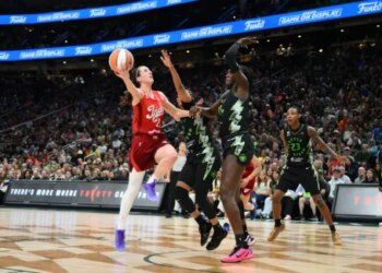 Kelsey Mitchell et Caitlin Clark font encore plier le Storm