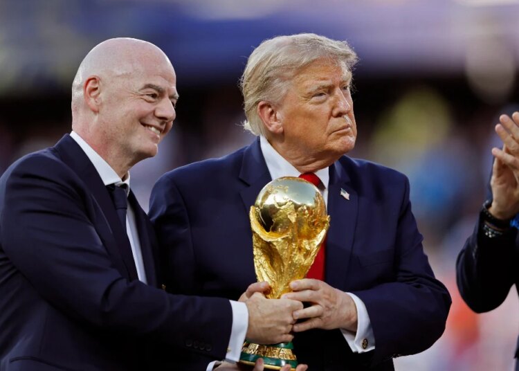 La FIFA et Gianni Infantino sévèrement critiqués en plein direct