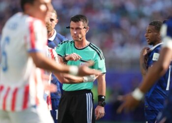 La sanction tombe contre l’arbitre !