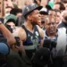 Le 20 juillet 2021, Giannis Antetokounmpo met les Suns et le monde à ses pieds