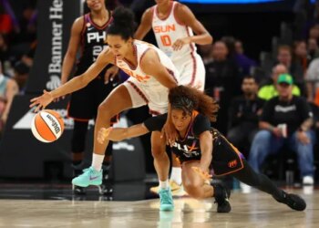 Leïla Lacan signe son record en WNBA et Connecticut enchaîne à Phoenix