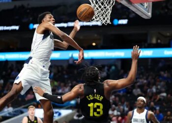 Les Clippers s’offrent le plus grand joueur de NBA : 2,26 m !
