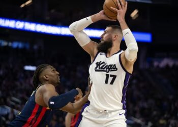 Les Lakers ont bien un œil sur Kevon Looney et Jonas Valanciunas