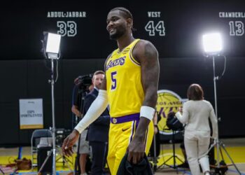 Les Lakers tournent la page Deandre Ayton, envoyé aux Wizards