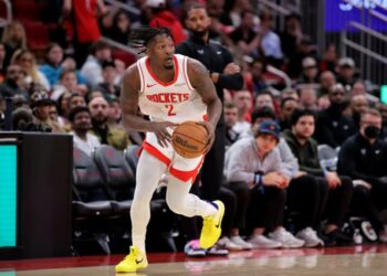 Les Rockets envoient Dorian Finney-Smith à Charlotte