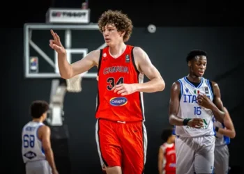 Nanterre attire un espoir canadien de 15 ans et… 2,29 m !
