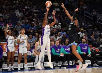 Nneka Ogwumike entre dans l’histoire, mais le Sky fait tomber les Sparks