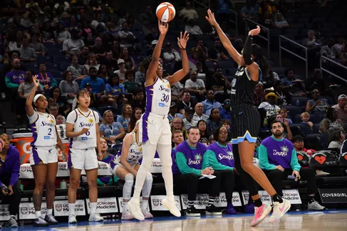 Nneka Ogwumike entre dans l’histoire, mais le Sky fait tomber les Sparks