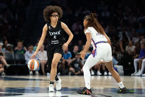 Olivia Miles bat son record en carrière pour renverser le Mercury