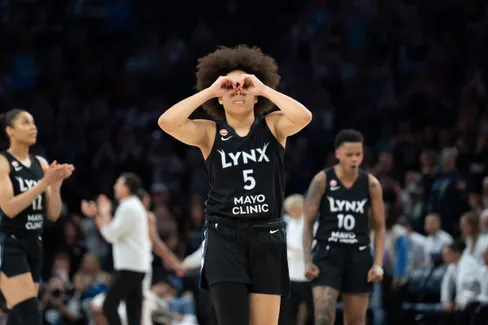 Olivia Miles bat son record grâce au « pouvoir de l’amitié »