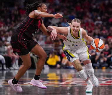 Paige Bueckers et Kelsey Mitchell, joueuses de la semaine