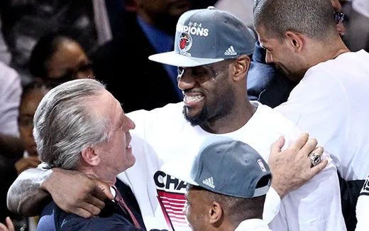 Pat Riley décrit le renfort idéal du Heat… qui ressemble à LeBron James