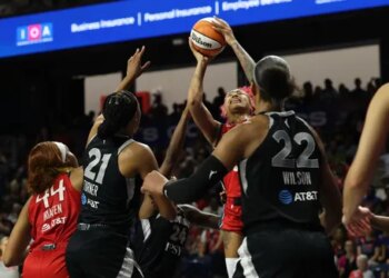 Shakira Austin mystifie les Aces dans les dernières secondes