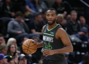 TJ Warren signe au Paris Basketball