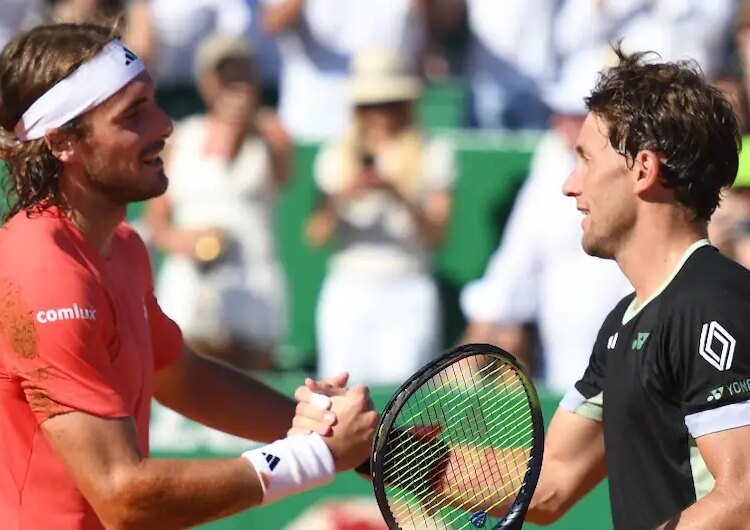 Vidéos > L'échange "lunaire" entre Casper Ruud et Stefanos Tsitsipas