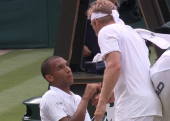 Vidéos, Wimbledon > L'échange très tendu entre Auger-Aliassime et Davidovich Fokina