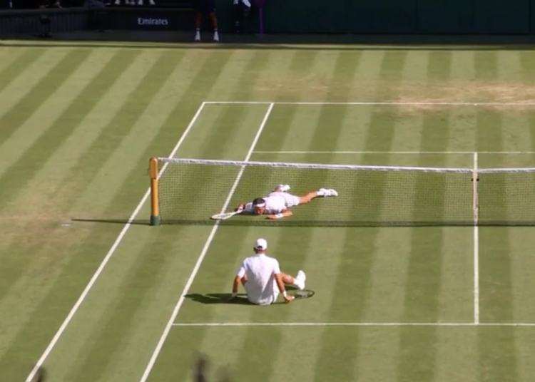 Vidéos, Wimbledon > L'incroyable balle de match entre Novak Djokovic et Arthur Rinderknech