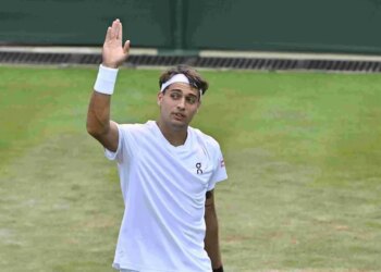 Wimbledon > Flavio Cobolli, tombeur d'Alex De Minaur : "J’espère pouvoir rentrer tôt à la maison. Mais d’abord, il faut qu’on en trouve une. Parce qu’en fait, on n’a pas de maison"