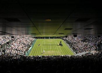 Wimbledon > "Il faut que quelque chose change dans la programmation de Wimbledon. Le match Djokovic-Tsitsipas devrait débuter vers 20h, et Sinner s'est imposé en trois sets", lâche José Morgado