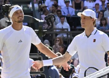 Wimbledon > Jannik Sinner à Alexander Zverev après sa victoire en finale : "Je sais que ton objectif est de devenir numéro 1 mondial. Je dois faire très attention maintenant"