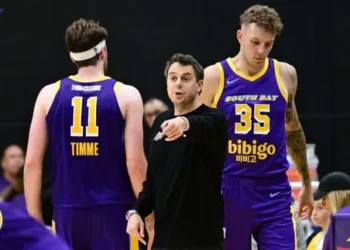 Zach Guthrie passe de South Bay au banc des Lakers