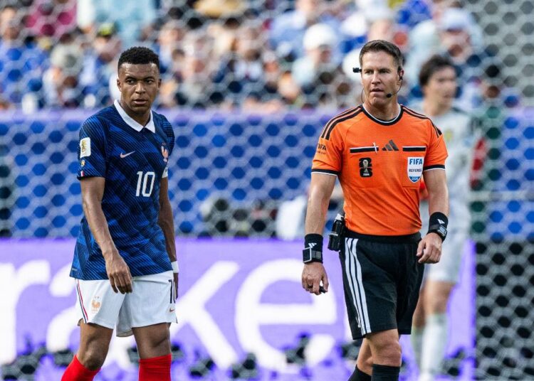 lourdes accusations contre l’arbitre !