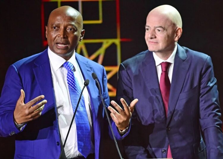 CAF : une motion de censure contre Motsepe, désormais lâché par Infantino ?