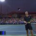 ATP - Montréal, Insolite > Lunaire, Mensik se plaint d'un spectateur, l'arbitre intervient : "Monsieur, au fond du court, les joueurs ont des entraîneurs fantastiques qu’ils paient pour les aider à remporter leurs matchs. Alors, s’il vous plaît, arrêtez"