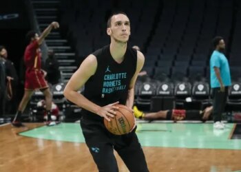 Aleksej Pokusevski n’a pas totalement fait une croix sur la NBA