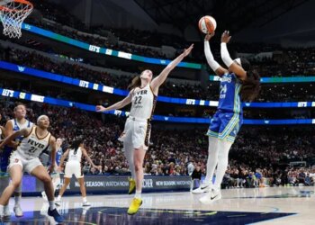 Arike Ogunbowale et les Wings stoppent la série du Fever