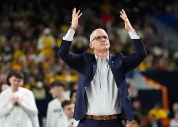 Dan Hurley critique la 5e année accordée à certains joueurs NCAA