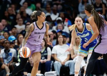 Gabby Williams enfonce les Wings de Paige Bueckers